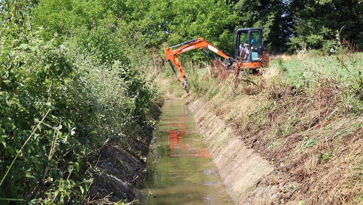 thumbnail_Sulama kanallarında hummalı temizlik (3)