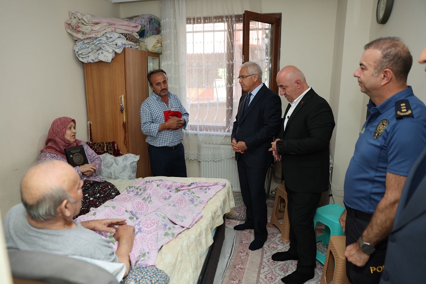 thumbnail_Başkan Bıyık ve Kaymakam Dönmez’den Gazilere anlamlı ziyaret (1)