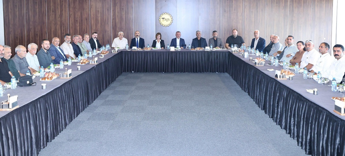 thumbnail_Cemevlerinden Başkan Büyükakın'a teşekkür (2)