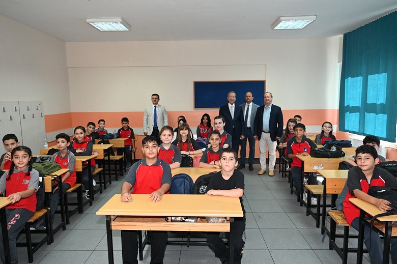 thumbnail_HEDİYE DAĞITTILAR