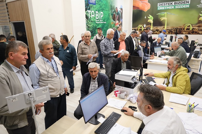 Büyükşehir'in tohum desteğine yoğun ilgi (1) (Büyük)