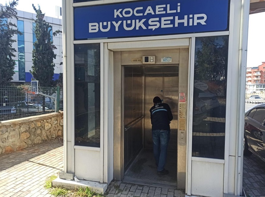 Gebze bölgesinde üst geçit asansörleri pırıl pırıl (6)