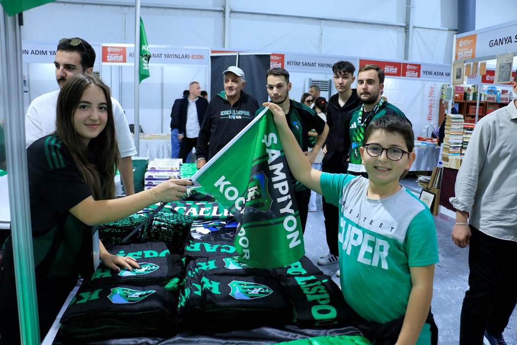 Kocaeli Kitap Fuarı'nda Yeşil-Siyah aşk (2)