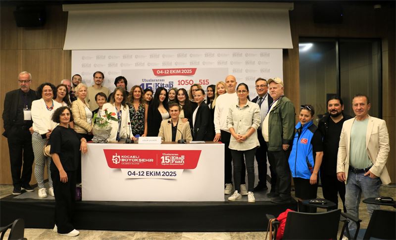 Kocaeli_Kitap_Fuarı'nda_yazarlar_geçidi_devam_ediyor_800_600