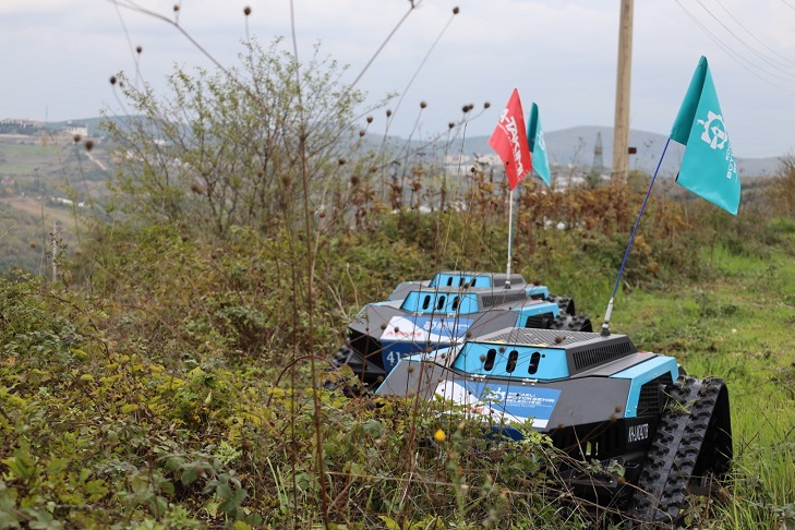 thumbnail_Büyükşehir'in A Takımı Çalı Canavarı ile sahada (2) (Büyük)