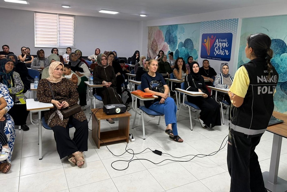 thumbnail_Narkotik polisinden annelere eğitim (2)