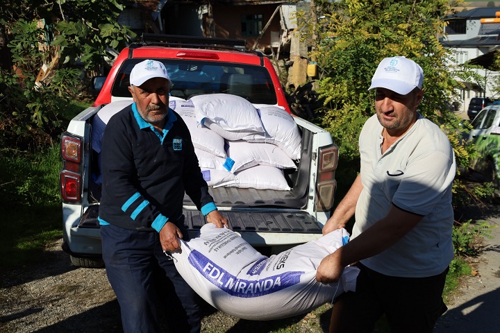 Büyükşehir'den yangın mağduru üreticilere destek (4)