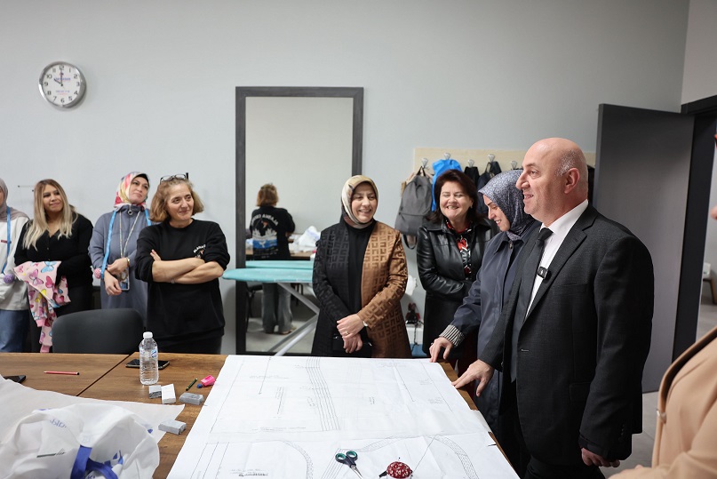 Darıca’da kadınlar ve çocuklar aynı çatı altında eğitim alıyor (1)