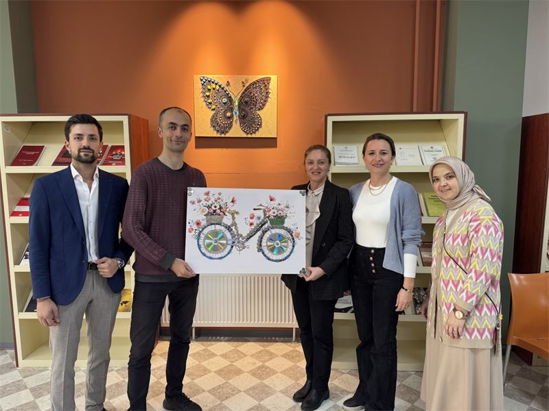 Elektronik_atıklardan_sanata_çevreci_dönüşüm_(4)_(Büyük)_800_600