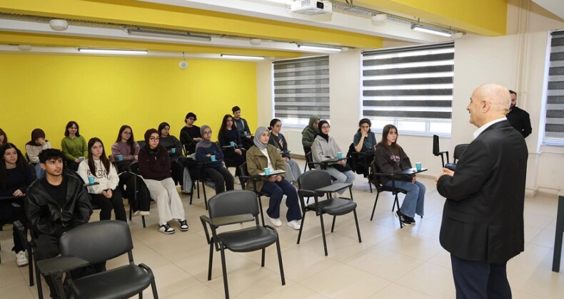 Başkan Büyükgöz Gençlerle Güzide Gençlik Merkezi’nde Buluştu