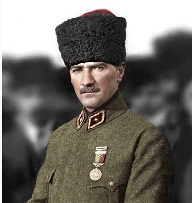 askeri-uniforma-ve-ataturk-35x50-pixar-79-74c - Kopya