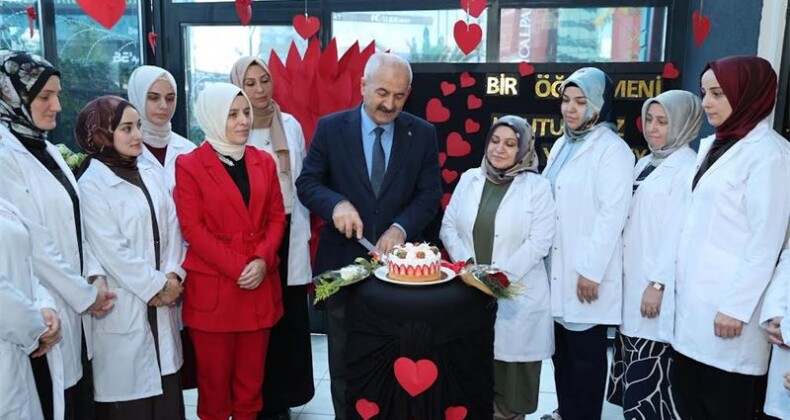 Başkan’dan 24 Kasım jesti: Büyükgöz, Kreş öğretmenlerine pasta kesti!