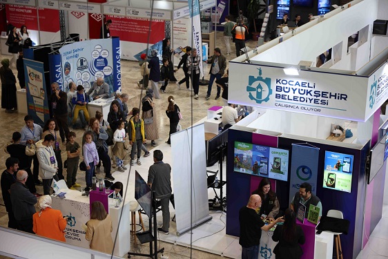 thumbnail_Kocaeli Bilişim Fuarı kapılarını kapattı (14).jpg kopya