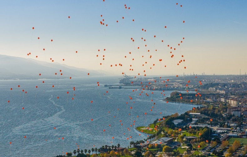 thumbnail_Turuncu balonlarla kadına şiddete 'dur' mesajı (24)