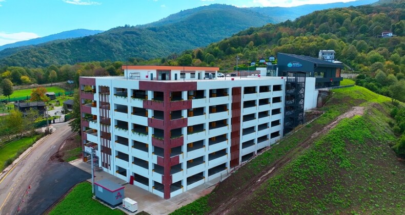 Kartepe Teleferik’te otopark hamlesi tamam; Büyükşehir, 6 katlı otopark projesini kış sezonuna hazırladı