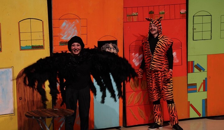 Renkli Çoraplı Kuzgun Minik Tiyatroseverlerle Buluştu