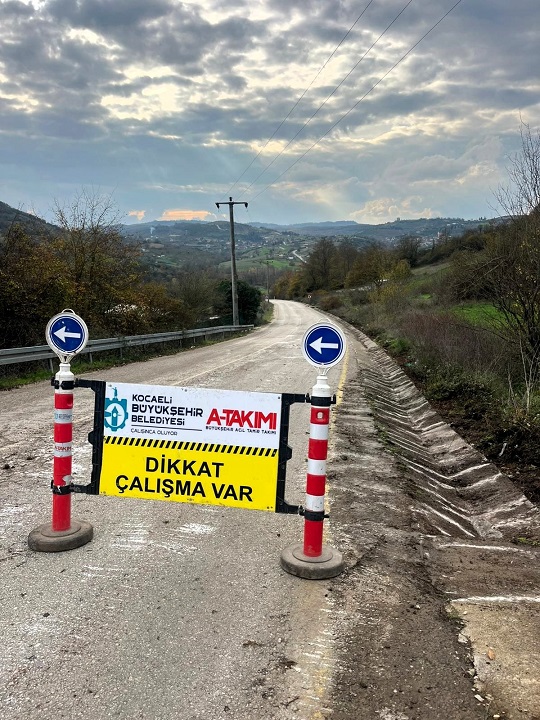 thumbnail_Büyükşehir, V kanal temizliğiyle yolları koruyor (1)