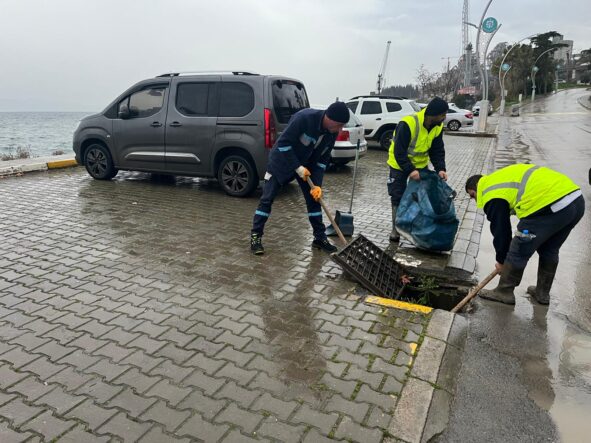 Büyükşehir'den fırtına sonrası büyük temizlik (1)