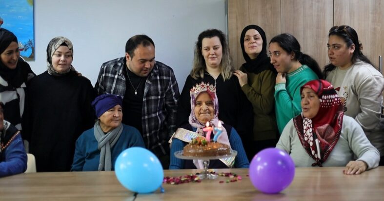 thumbnail_Büyükşehir'den 77 yaşındaki çınara büyük mutluluk (3)