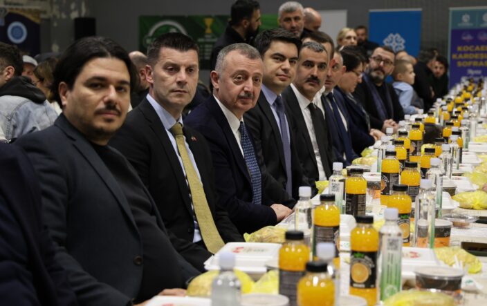 Başkan Büyükakın da soydaşlarla iftar açtı  (7)