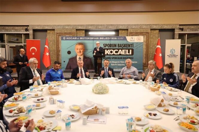 Büyükakın_başarılı_sporcularla_iftar_yaptı_(6)_800_600