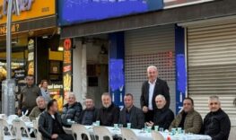 yeni-carsi-da-gelenek-bozulmadi-ahmet-malkoc-8-inci-iftar-sofrasini-kurdu-1862-webp