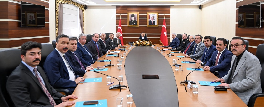 Okul çevrelerindeki önlemler artırılıyor…Vali İlhami Aktaş, Kaymakamları ve İl müdürlerini topladı