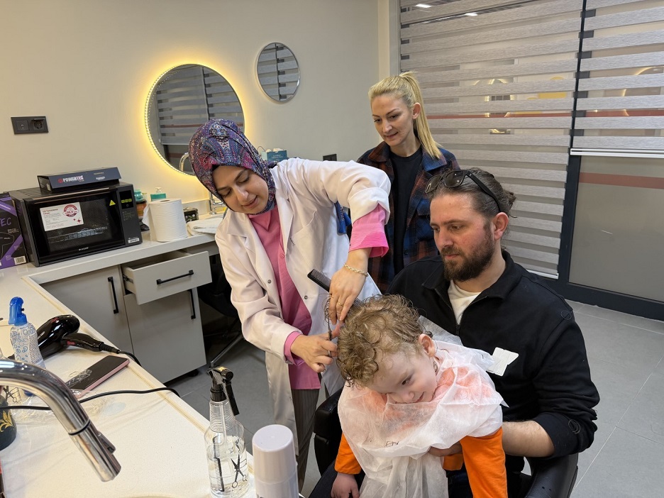 Minik Kaan ilk tıraş heyecanını Gonca’da yaşadı