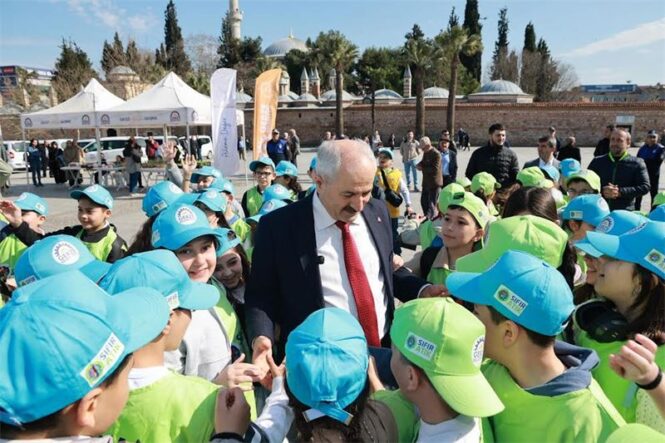 Başkan_ve_çocuklar_800_600