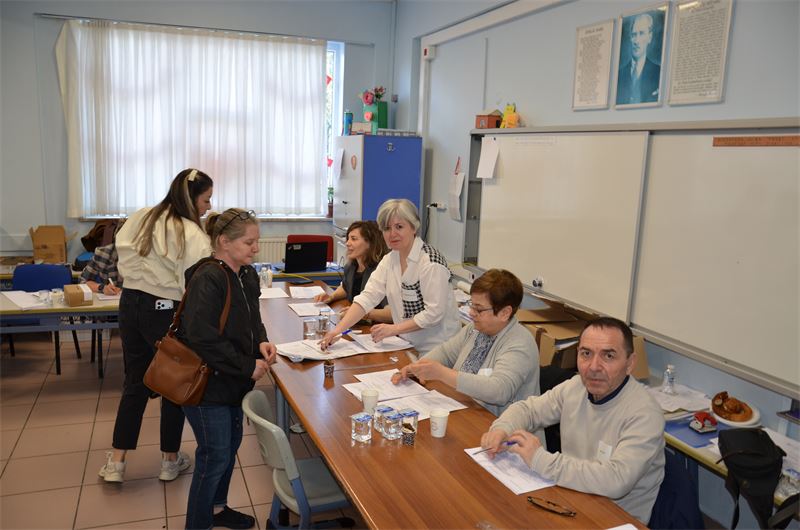 Bulgaristan seçimleri için, Kocaeli genelindeki seçmenler  Gebze’deki tek sandığa hücum etti