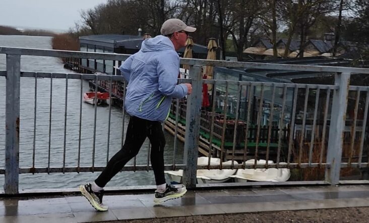 Gebzeli Diş Hekimi Fedai Kürtül Samsun Koşusunda iki günde 65 km koştu, Bugün üçüncü etap olan 30 km.lik Şile-Ağva etabını koşuyor