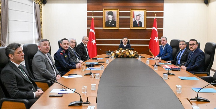 Ortaöğretim ve Yüksek Öğretim Okullarındaki Güvenlik Tedbirleri Vali Aktaş Başkanlığında Görüşüldü