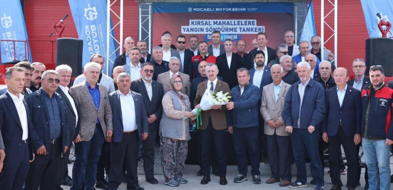 Başkan Büyükakın, 25 kırsal mahalleye yangın söndürme tankeri dağıtımında konuştu: “Afetlere müdahale hızında örnek gösteriliyoruz”