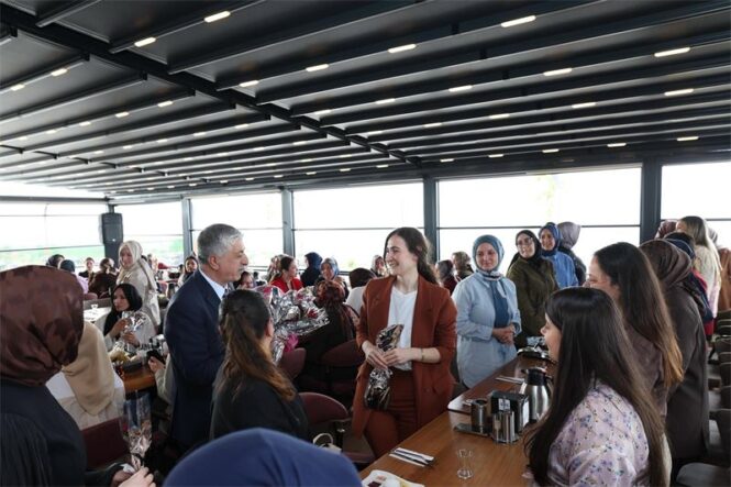 Dilovası’nda_Anneler_Günü’ne_Özel_Anlamlı_Buluşma_(5)_800_600