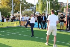 Başkan Bıyık gençlerle ayak tenisi oynadı (4)