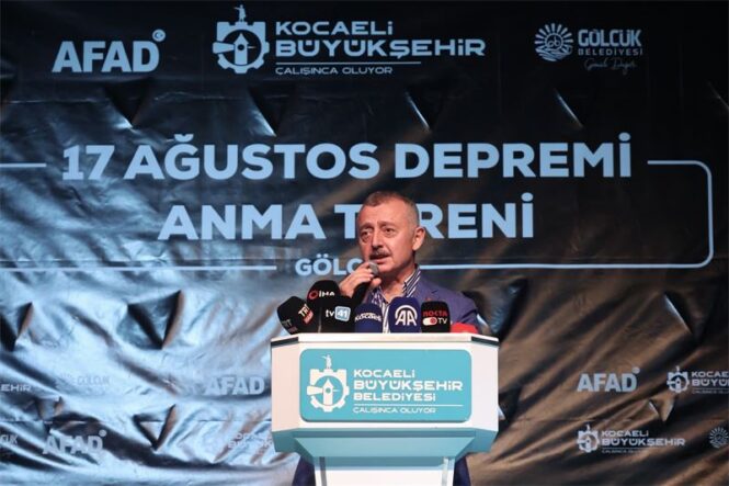 Marmara_Depremi’nde_hayatını_kaybedenler_dualarla_anıldı_(11)_800_600