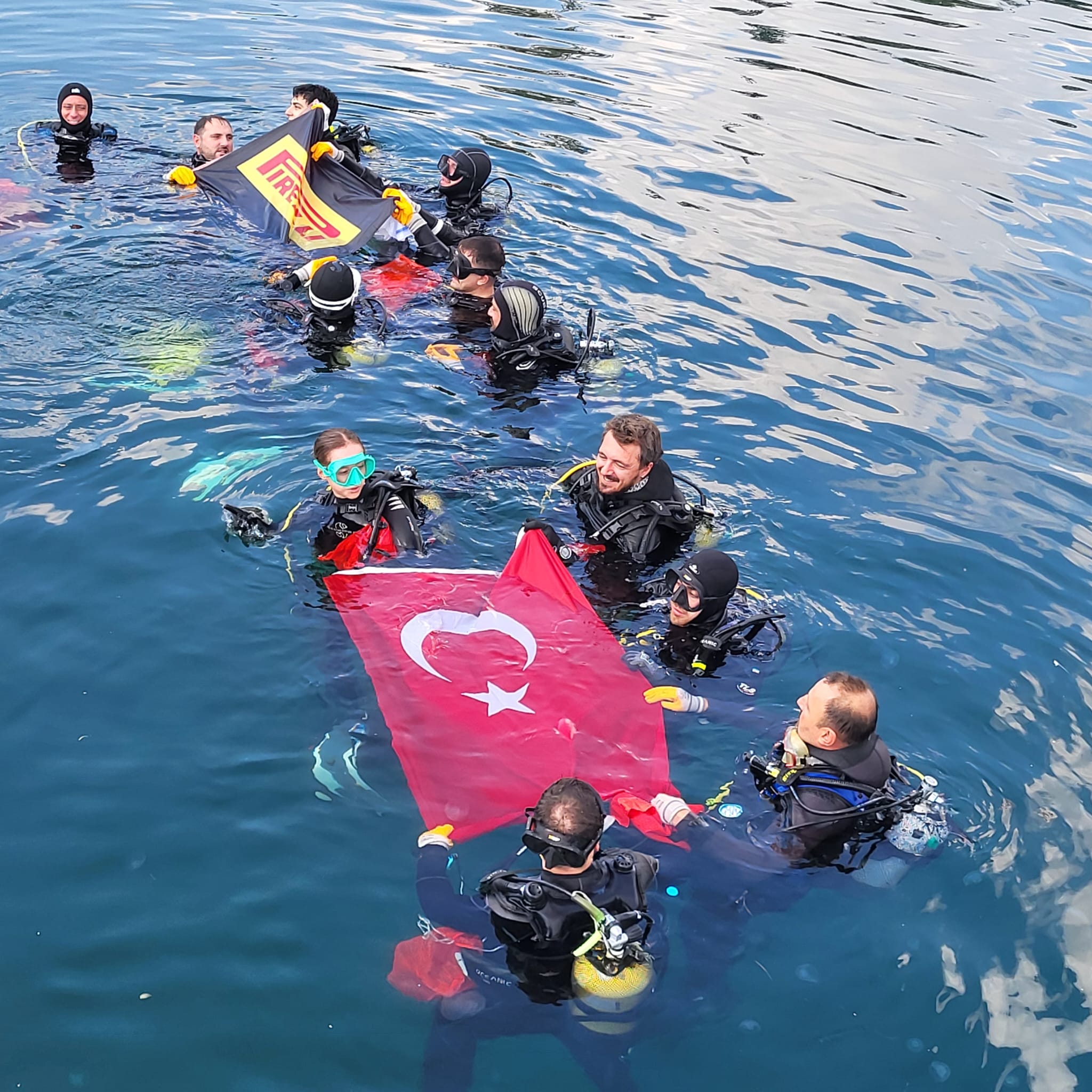 Dalgıçlar, Eskihisar’dan bir ton atık çıkardı