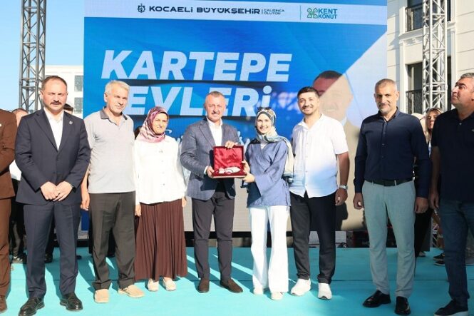 Kocaeli Büyükşehir 144 aileyi daha ev sahibi yaptı!