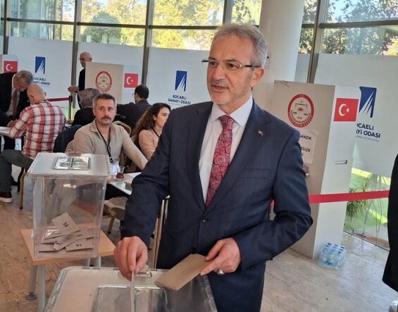 Adnan Köşker oyunu 16 nolu sandıkta kullandı: “Seçim demokratik ortamda gerçekleştiriliyor”