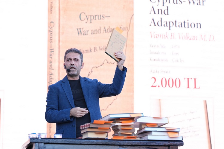Uluslararası 16. Kocaeli Kitap Fuarı’nda eşsiz eserler müzayedeye çıktı