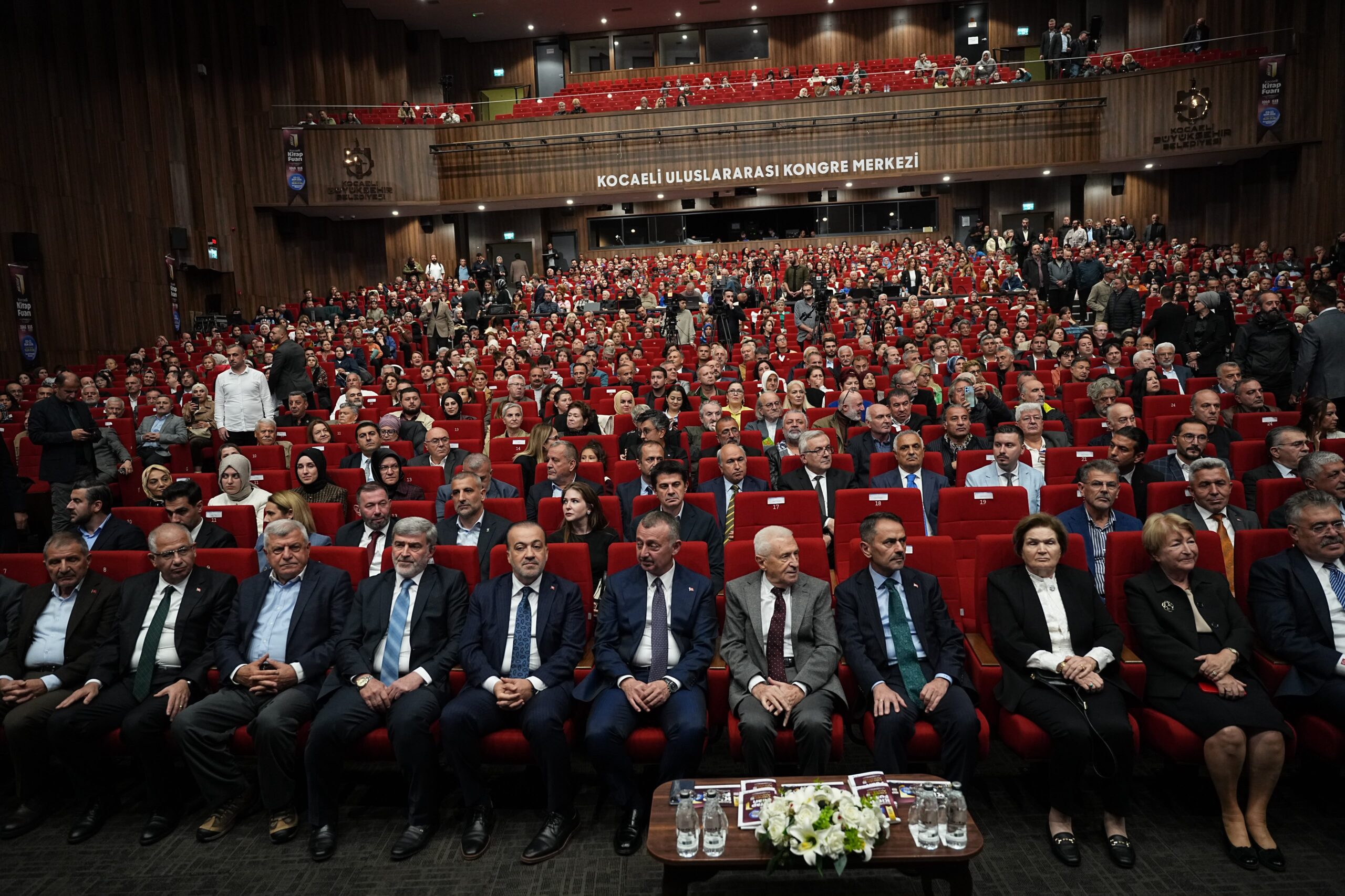Protokolden Kitap Fuarı’na övgü üzerine övgü