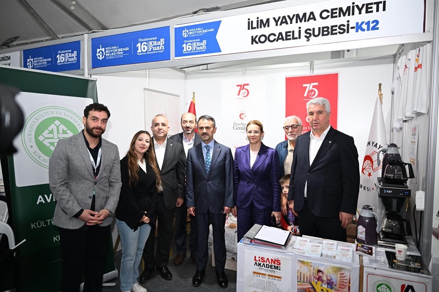 Vali İlhami Aktaş, Kocaeli Kitap Fuarını Ziyaret Etti