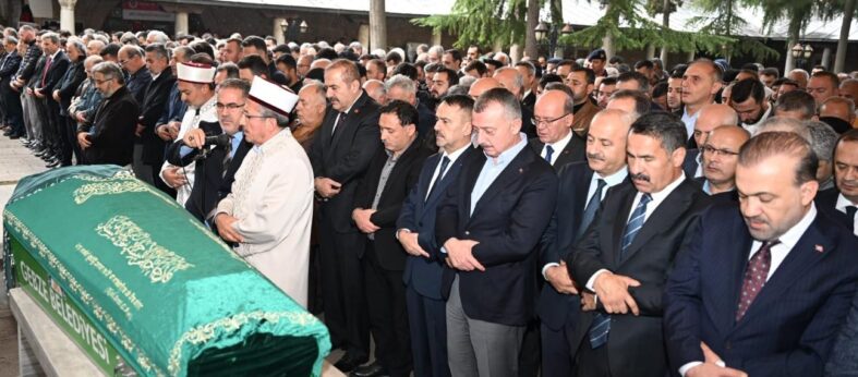 Kayseri Valisi Gökmen Çiçek’in Babaannesi Sara Çiçek Gebze’de toprağa verildi