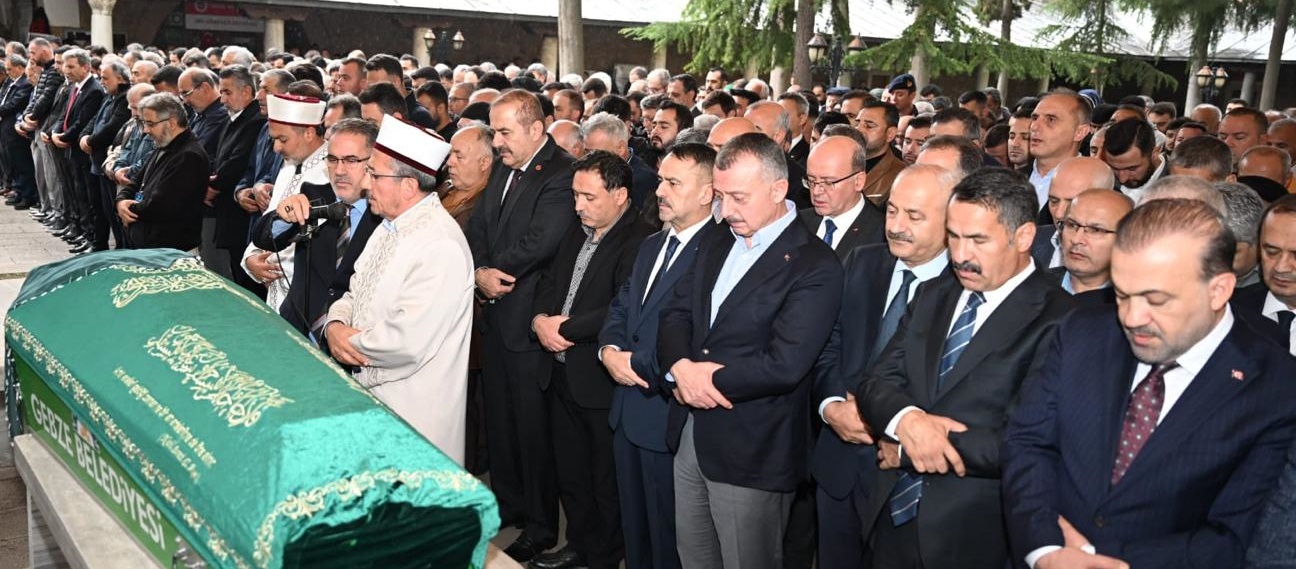 Kayseri Valisi Gökmen Çiçek’in Babaannesi Sara Çiçek Gebze’de toprağa verildi