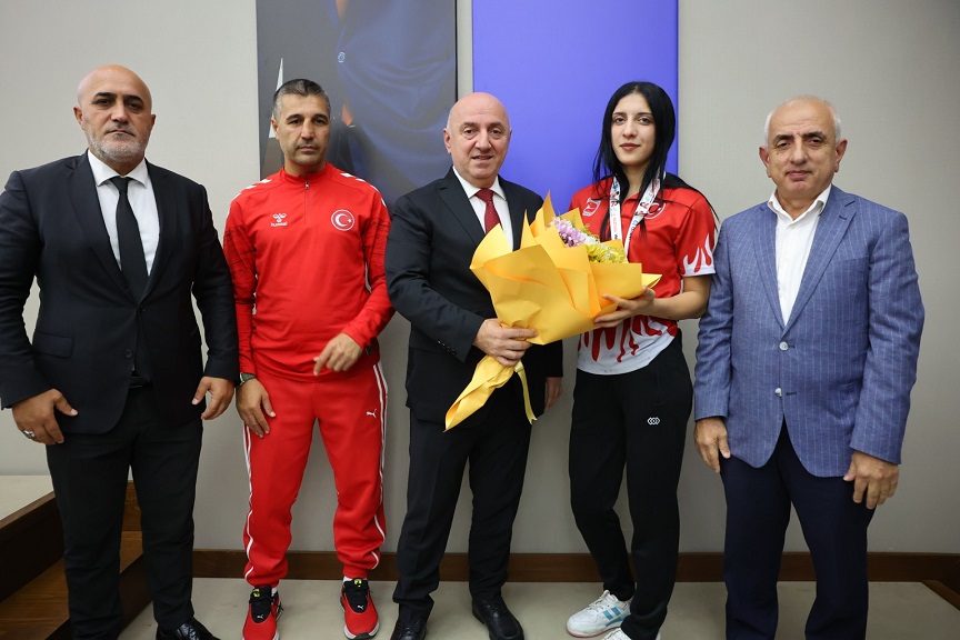Darıca’nın Dünya Şampiyonu ödüllendirildi