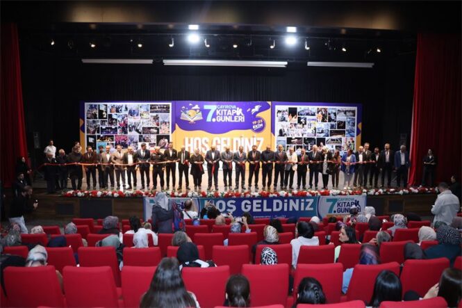 Çayırova 7. Kitap Günleri, kapılarını ziyaretçilerine açtı